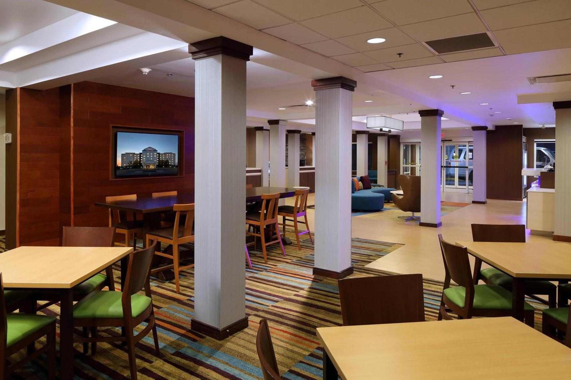 Fairfield Inn & Suites By Marriott Newark Liberty International Airport Esterno foto